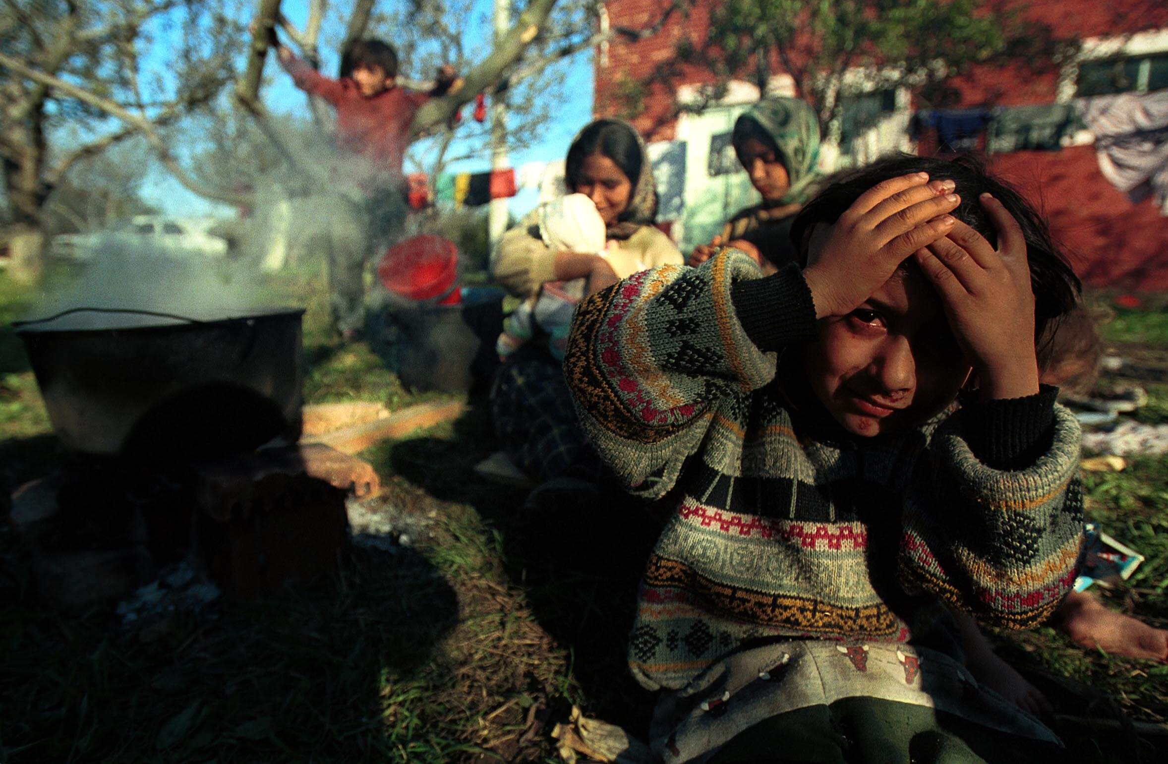 Image of a Roma family experiencing hardship